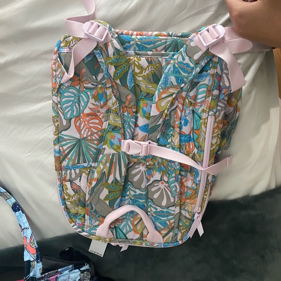 *SOLD* NWT Vera Bradley backpack - Picture 9 of 11